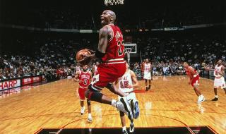 乔丹和科比谁更厉害 乔丹和科比谁更厉害